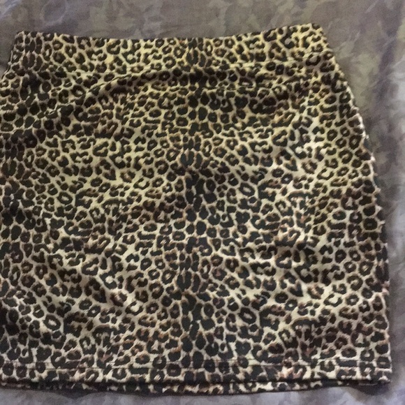 Mini skirt - Picture 2 of 3